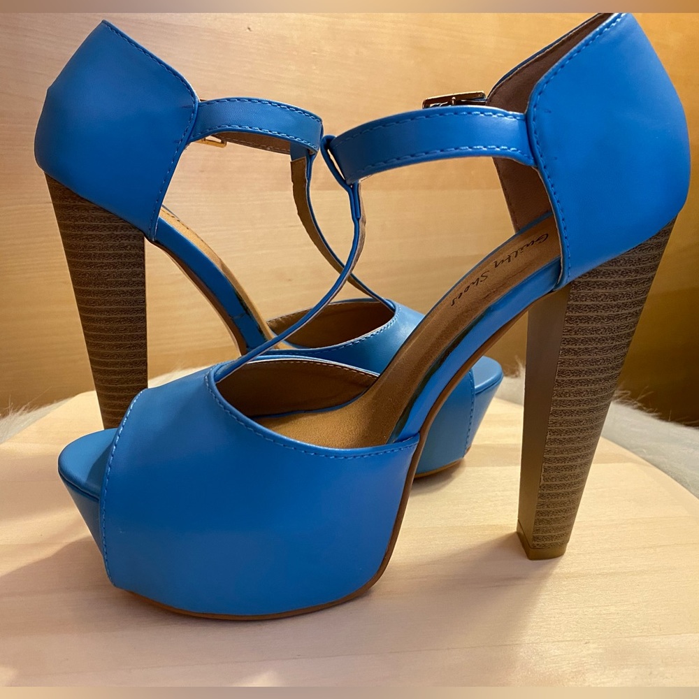 Ocean Blue Peep Toe T-Strap Platform High Heel Size 7
